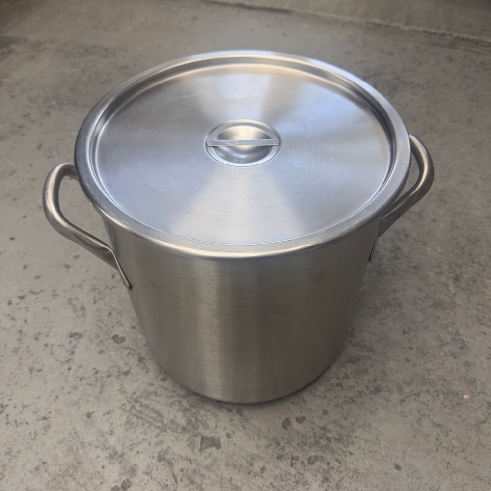 Vollrath 78620 24 qt Stainless Steel Stock Pot with Lid NSF Certified USA Made
